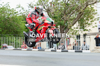 31/05/2026: John McGuinness (1000 Honda/Honda Racing UK) at Ballaugh Bridge during the RST Isle of Man Superbike TT race. PICTURE BY DAVE KNEEN.